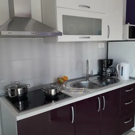 Tomo Apartment *